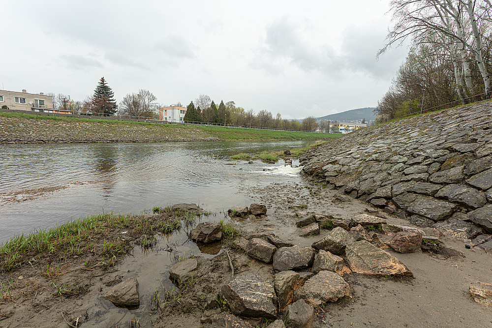 Photo #2766 with ground, ambient-light, eye-level, summer, stream, mud ...